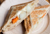 肉じゃがとチーズのホットサンド  - Hot sandwich of NIKUJAGA(stewed meat and potato and carrot with soy souce)and cheese